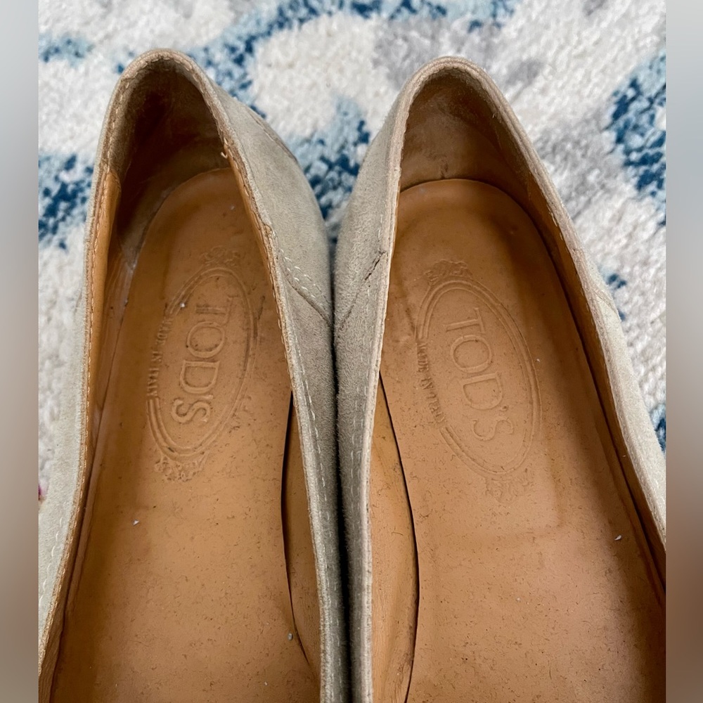 Tod’s cream beige suede flats - Picture 2 of 7